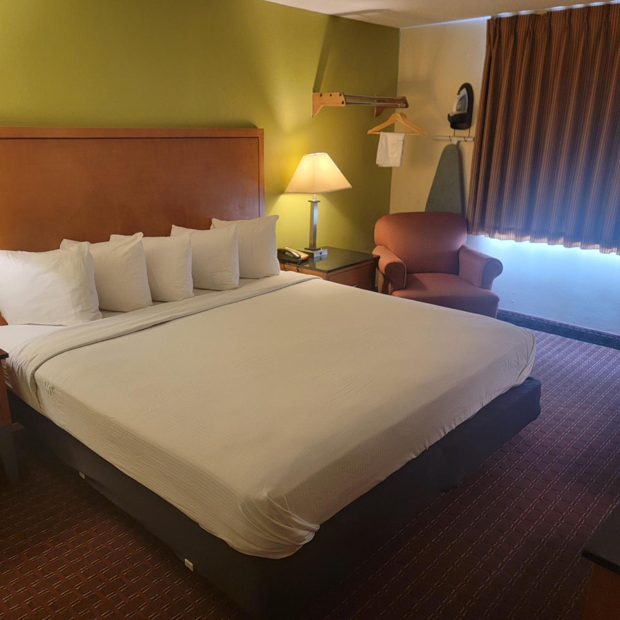 Days Inn By Wyndham פורט דודג' מראה חיצוני תמונה
