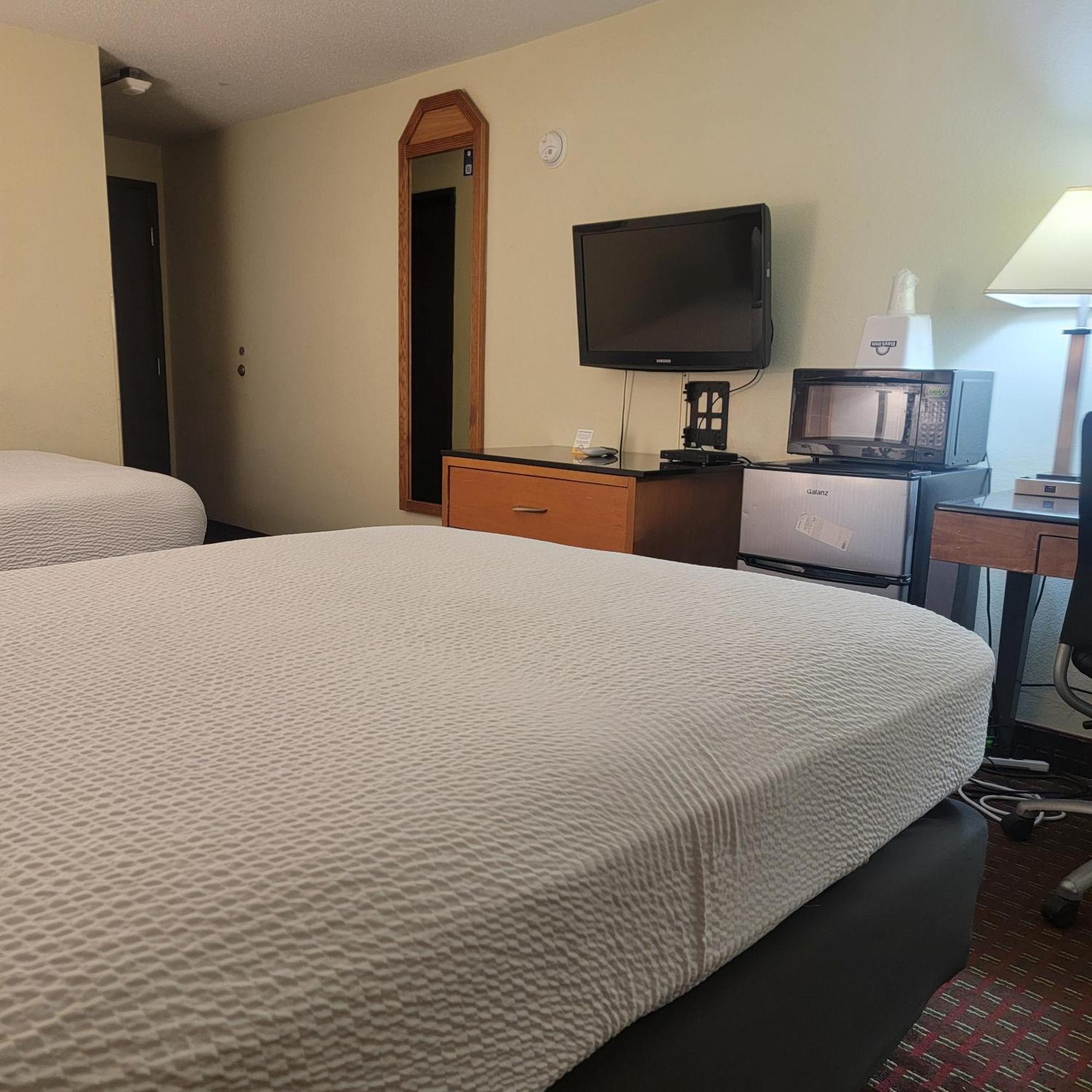 Days Inn By Wyndham פורט דודג' מראה חיצוני תמונה