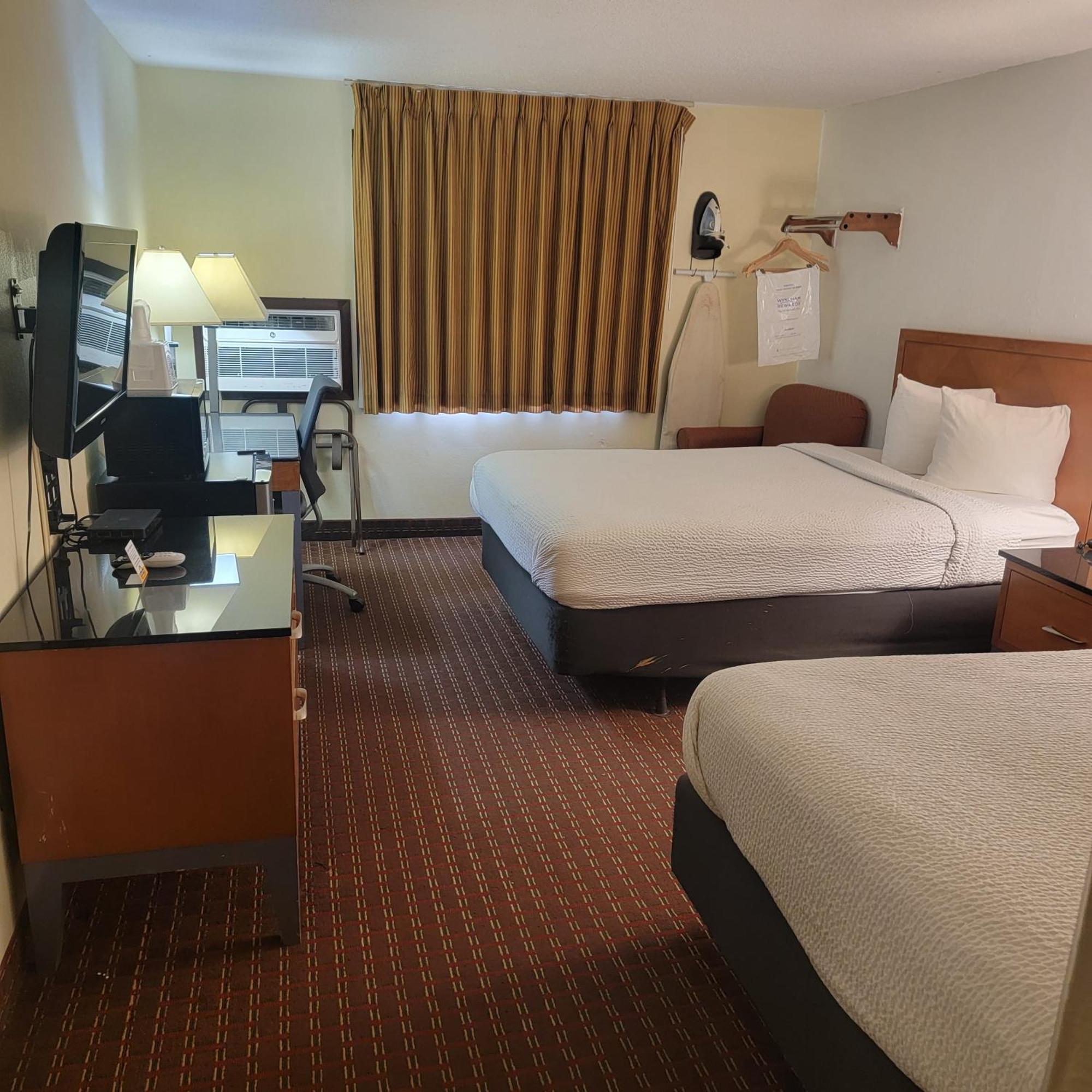 Days Inn By Wyndham פורט דודג' מראה חיצוני תמונה