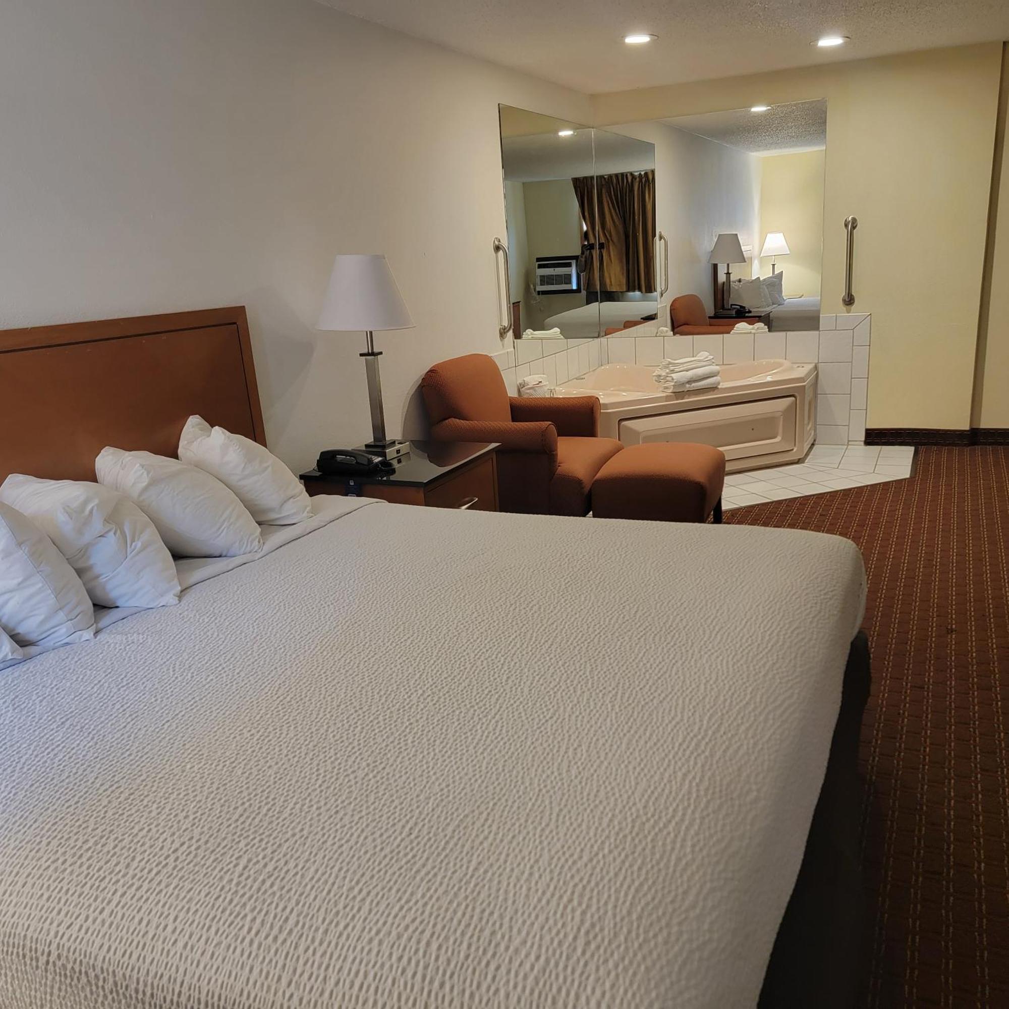 Days Inn By Wyndham פורט דודג' מראה חיצוני תמונה